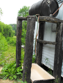 Outdoor bathtub