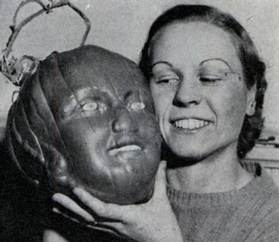 pumpkin molded into face