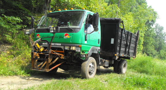 Mitsubishi Fuso 4 wheel drive dump truck