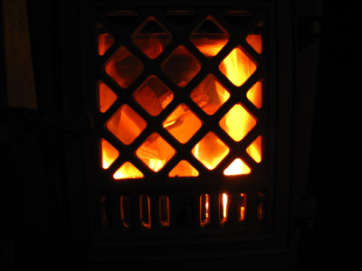 Fire inside a Jotul F 602 wood stove