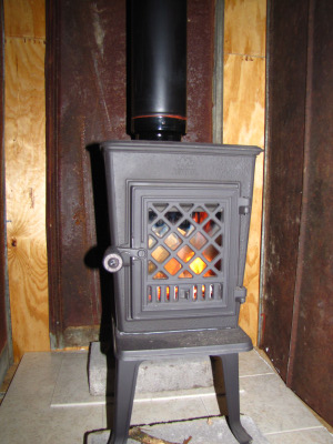 Jotul F 602 in an alcove