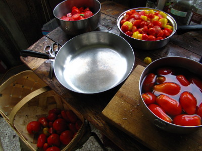 Preparing tomatoes