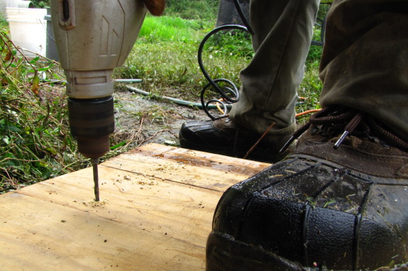 making a simple porch structure from old shipping pallets