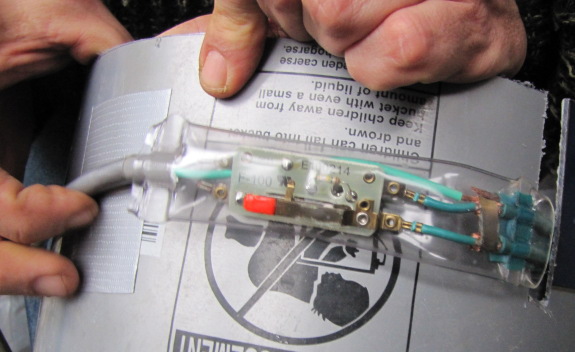 thermostat pod details for an electric pipe heater