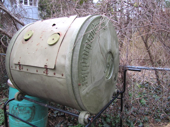 Compost tumbler