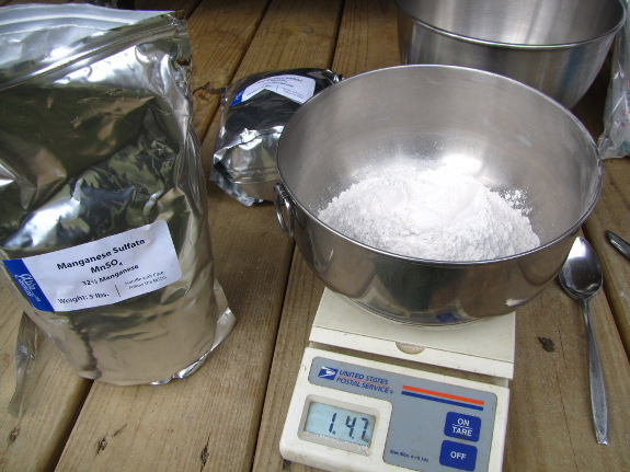 Weighing manganese