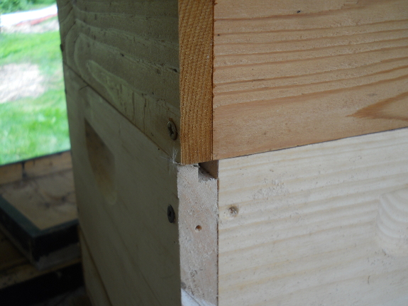 Bee box hole