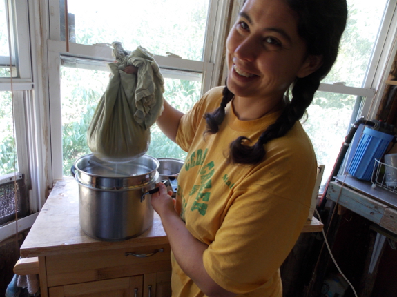 Straining apple
juice