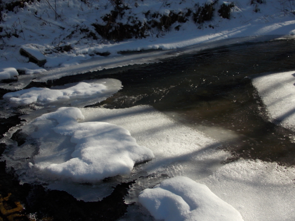 Creek crossing icebergs