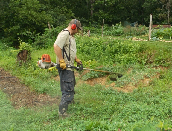 using the right fuel in a weed trimmer