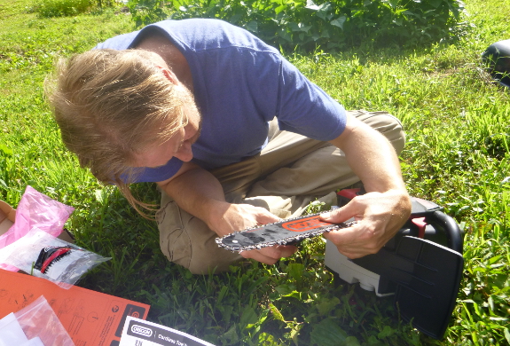 Assembling an Oregon chainsaw