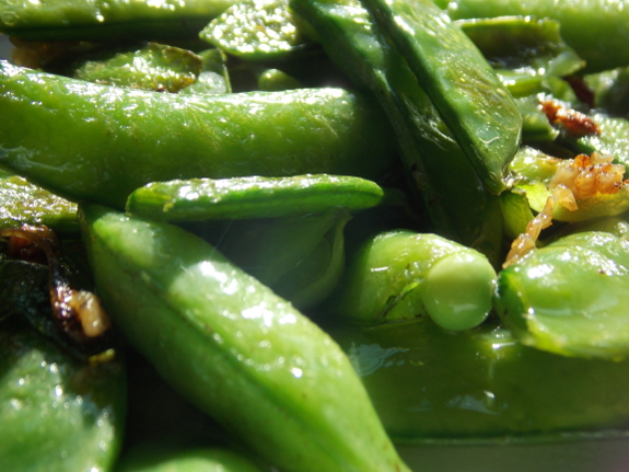 Cooked sugar snap peas