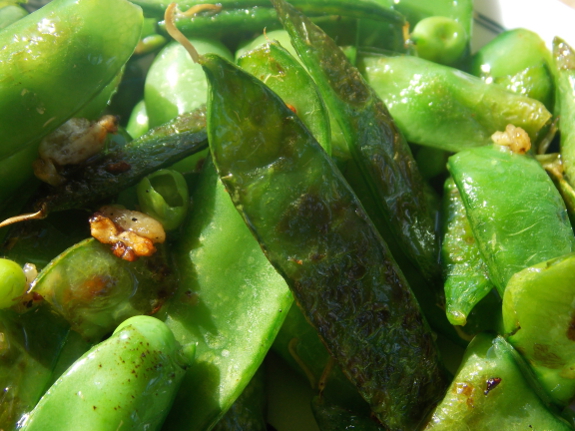 Garlicky pea pods