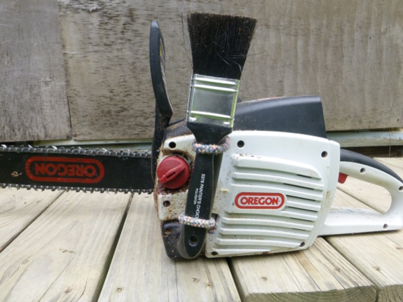 battery powered chainsaw companion brush
