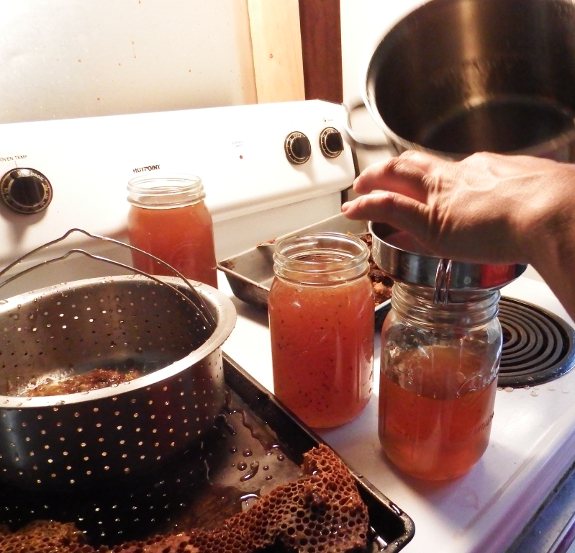 Low-tech honey extraction