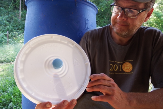 waterer lid knob is now ceramic blue.
