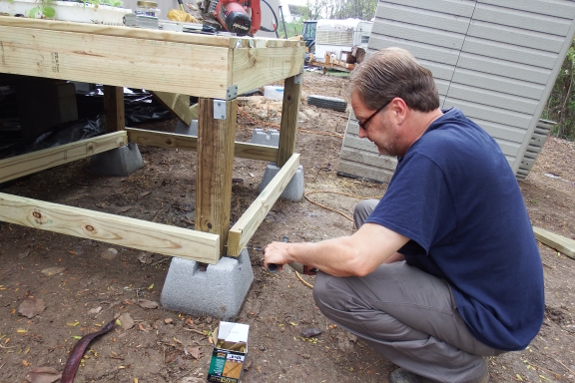 Bracing a stair landing