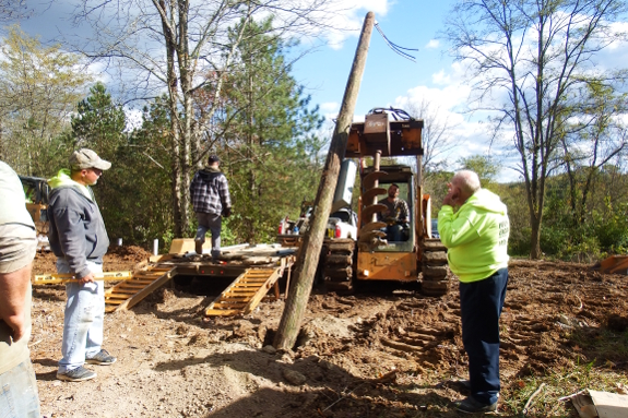 Levering a pole upright