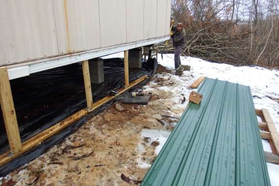 Framing trailer skirting