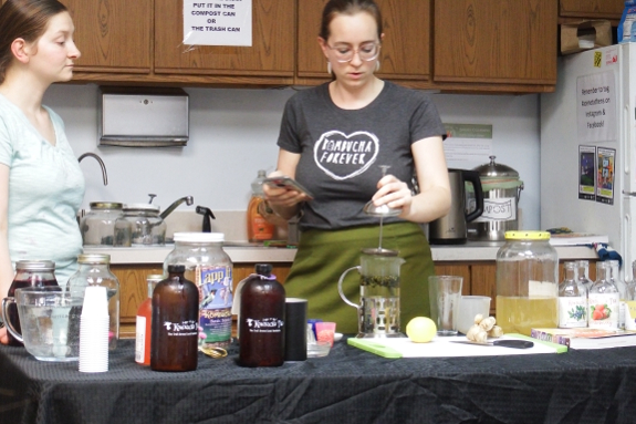 Brewing tea for kombucha