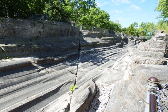 Glacial grooves